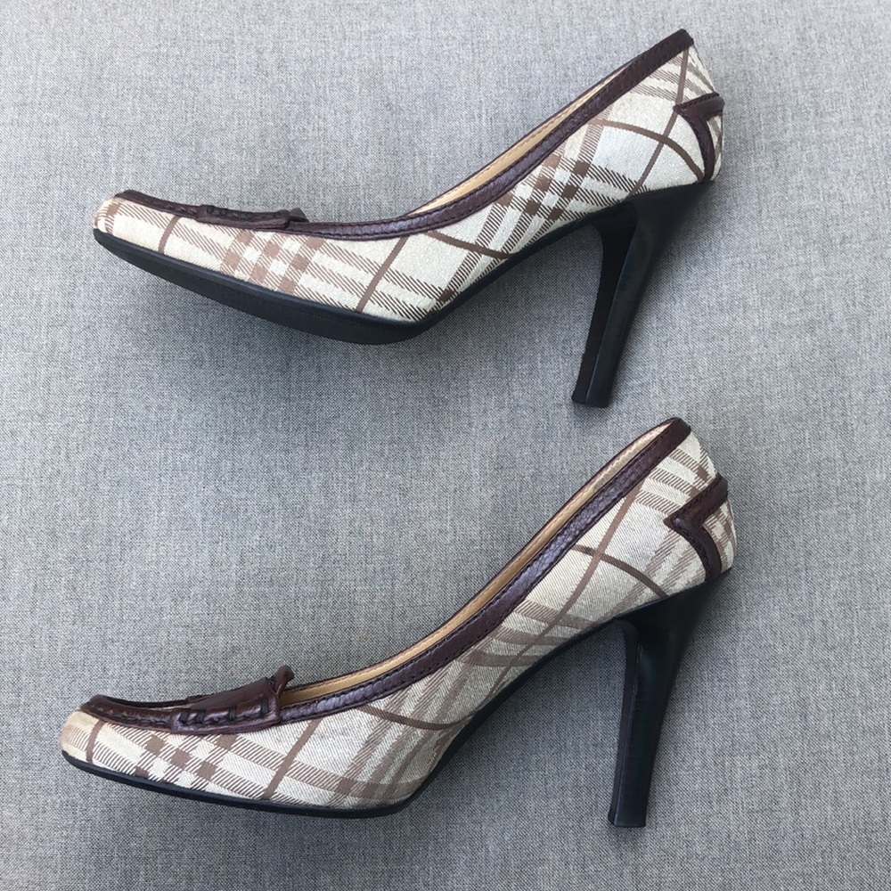 BURBERRY Signature Plaid Loafer Pump - Picture 4 of 12